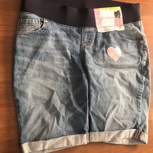 Maternity shorts